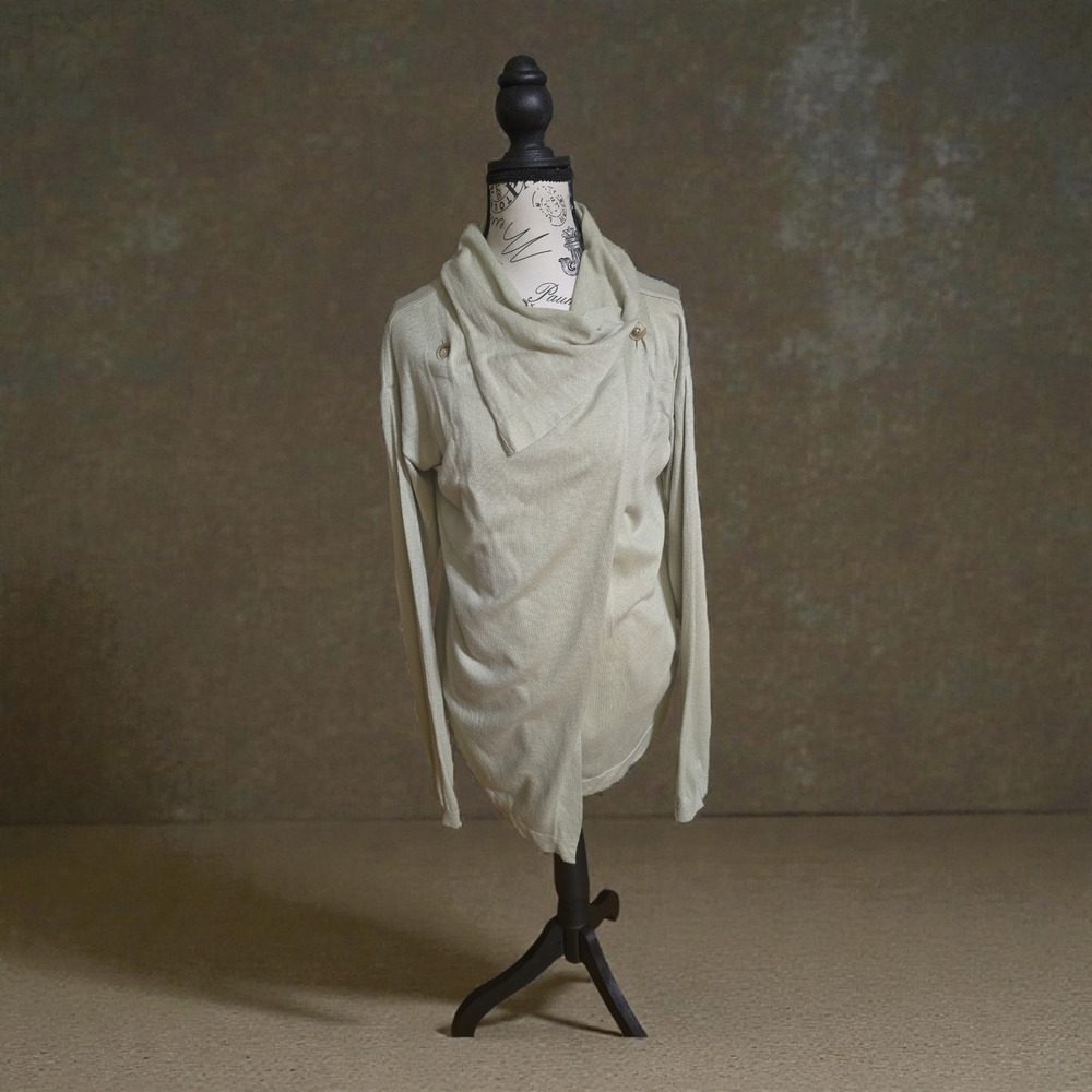 The Limited Women's Light Green Cardigan. Scandal Edition. 2‎ Button.